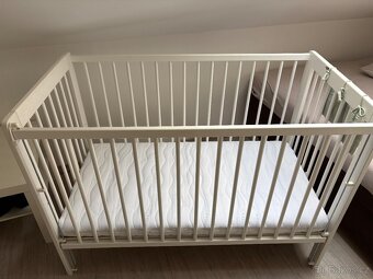 Dřevěná dětská postýlka - 2