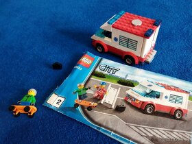LEGO záchranka auto sanitka - 2