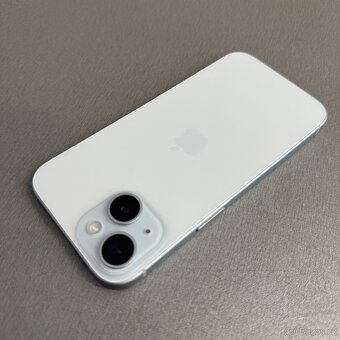 Modrý iPhone 15 128GB, jako nový, záruka - 2