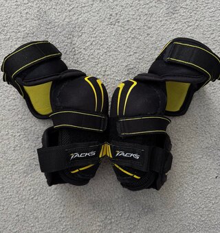 Chrániče loktů CCM Tacks JR, vel. M - 2