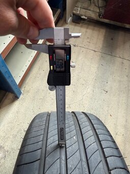 MICHELIN Primacy 4 235/40 R19 - 2