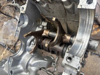 Prevodovka na Yamaha R6 03-05 j509E - 2