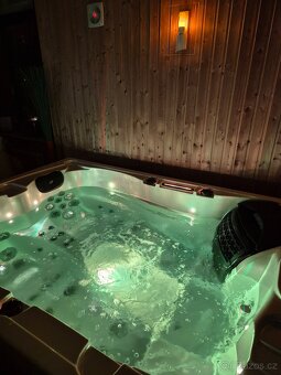 Prostorný dům s možností podnikání v podhradí - 2