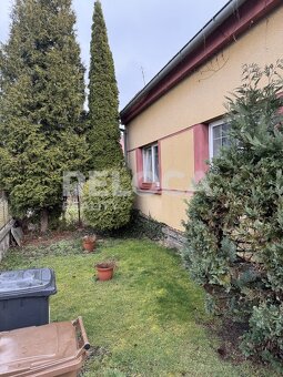 Prodej prostorného domu,pozemek 480m²,garáž,studna,zahrada - 2