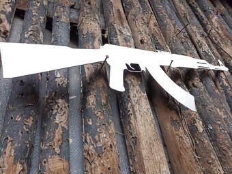 Dekorácia na stenu - Samopal AK-47 - 2