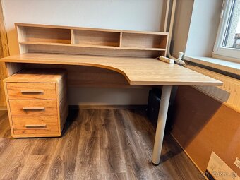 Bytelný kancelářský rohový stůl – TOP stav - 2
