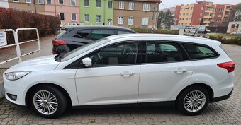 Prodám Ford Focus 1.5 ECOBoost 110 kW kombi super stav - 2