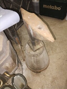 Kovářská kovadlina - 2