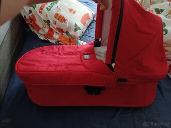 Kočárek Britax + stupátko ke kočárku - 2
