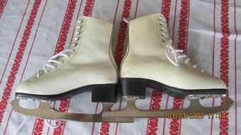 Dívčí lední brusle - 2