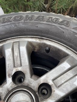 Prodám Alu kola rozteč 5x139,7 s téměř novými zimními pneu - 2