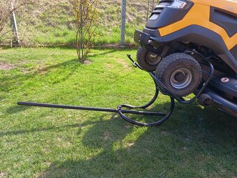 Montážní zvedák na zahradní traktor - 2