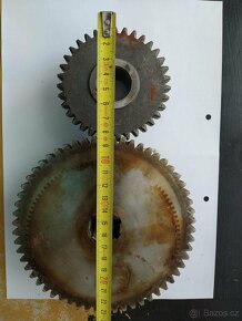 Pr. 2 kusy ozubených kol 9cm + 15 cm. Poměr 1:1,6 x . - 2