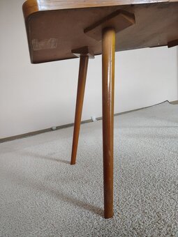 Konfekční stůl se skleněnou deskou - 2