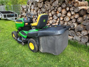 Zahradní traktor John Deere - 2
