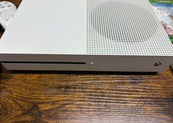 Xbox One S 500GB +2x OVL+3x HRA - 2