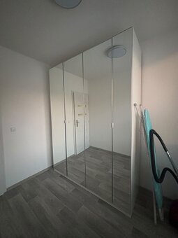 Šatní skříň - 2