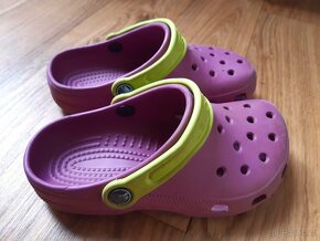 kožené sandále, pantofle Adidas a Crocs vel. 32-33 - 2