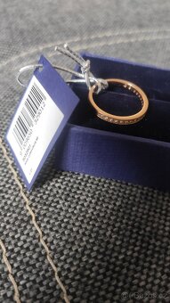 prsten značky Swarovski .průměr -18mm - 2