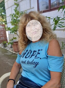 Triko s průstřihy. - 2