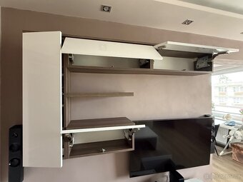 Moderní stěna - 2