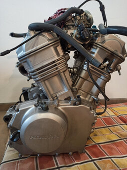 Motor kompletní Honda Transalp 650 R.V.2002 - 2