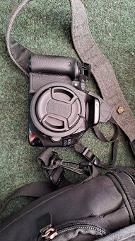 Canon EOS 550D + EF-S 24mm f/2,8 STM + EF-S 18-55mm f/3,5-5, - 2