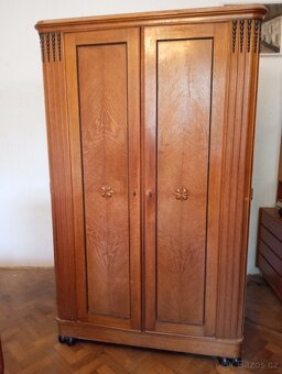 skříň šatní - 2