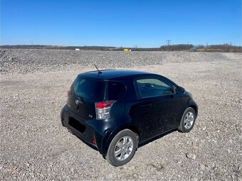 Toyota IQ - 2