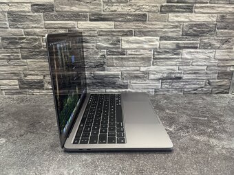 MacBook Pro 13" 2020 M1 / 8GB / 256GB - 2