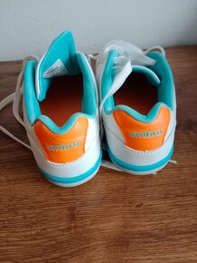 Prodám nové originální tenisky VEJA 36 a UMBRO 38 - 2