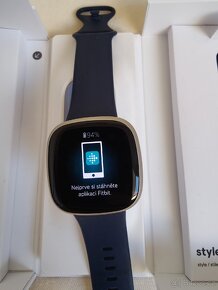 Chytré hodinky Fitbit Versa 3 - 2