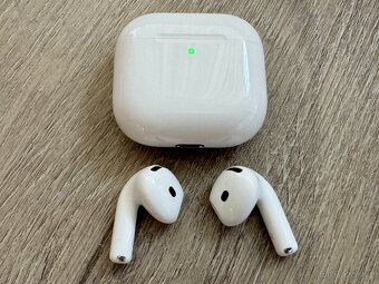 Apple AirPods 4 s aktivním potlačováním hluku - 2