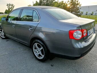 Volkswagen Jetta 2.0 tdi - 2