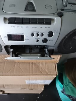 Přenosné rádio kazeťák s cd přehrávačem
Kup teď - 2
