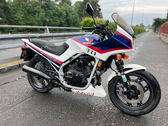 Honda vf 500 v four - 2
