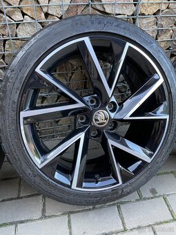 Škoda Octavia 3 alukola Vega 18, letní pneu 225/40 - 2
