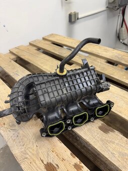 Sání vč chlazení vzduchu 1.0TSI 81kw - 04C 129 711 - 2