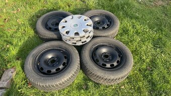 Disky 5x100 r15 + originální poklice + zimní pneu - 2
