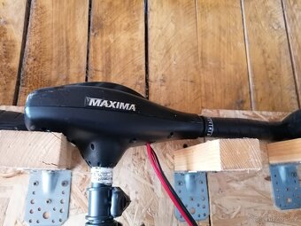 Prodám lodě s elektromotorem dvěma materiemi - 2