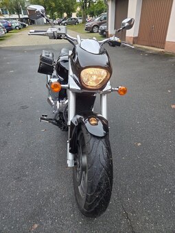 Suzuki M 800 Intruder - 2