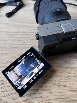 Sony A7C silver + objektiv Sony FE 28-70mm f3.5-5.6 - 2