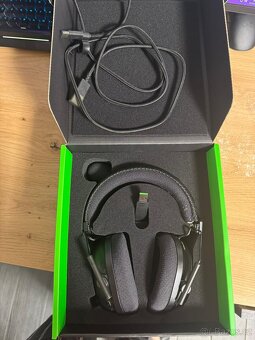 Herní sluchátka RAZER BLACKSHARK V2 PRO - 2