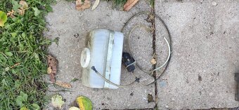 Motorek a nádobka ostřikovačů škoda 125l - 2