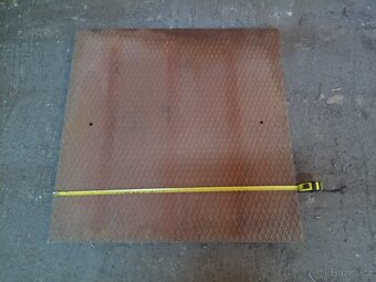 Prodám použitý plechový poklop 96,5cm x 96,5cm  bez rámu - 2