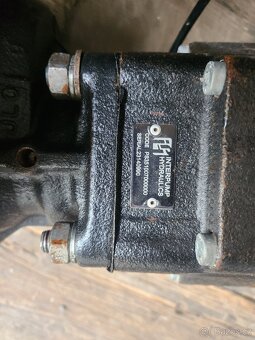 Hydraulické čerpadlo + pístnice - 2