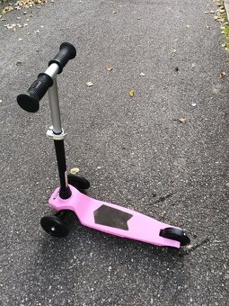 Růžová dětská koloběžka Stiga MINI KICK SUPREME - 2