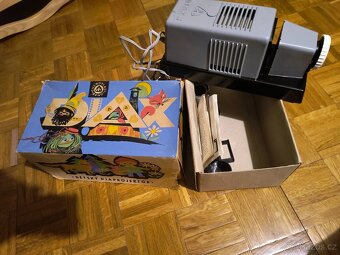Retro diaprojektor funkční - 2
