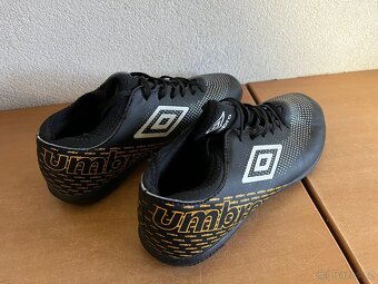 Kopačky /turfy Umbro velikost 40 - 2