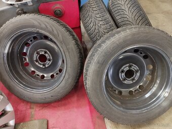 Zimní Nokian 185/60/15, 5x100 et 38 - 2